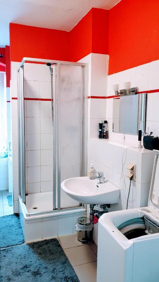 Room In City Center Halle With Shared Bathroom & Kitchen - Free Wifi, Netflix, Ipad & Ground Floor Экстерьер фото